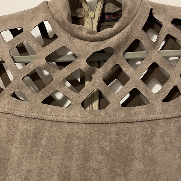 Mini dress with cutout neck - Picture 2 of 3